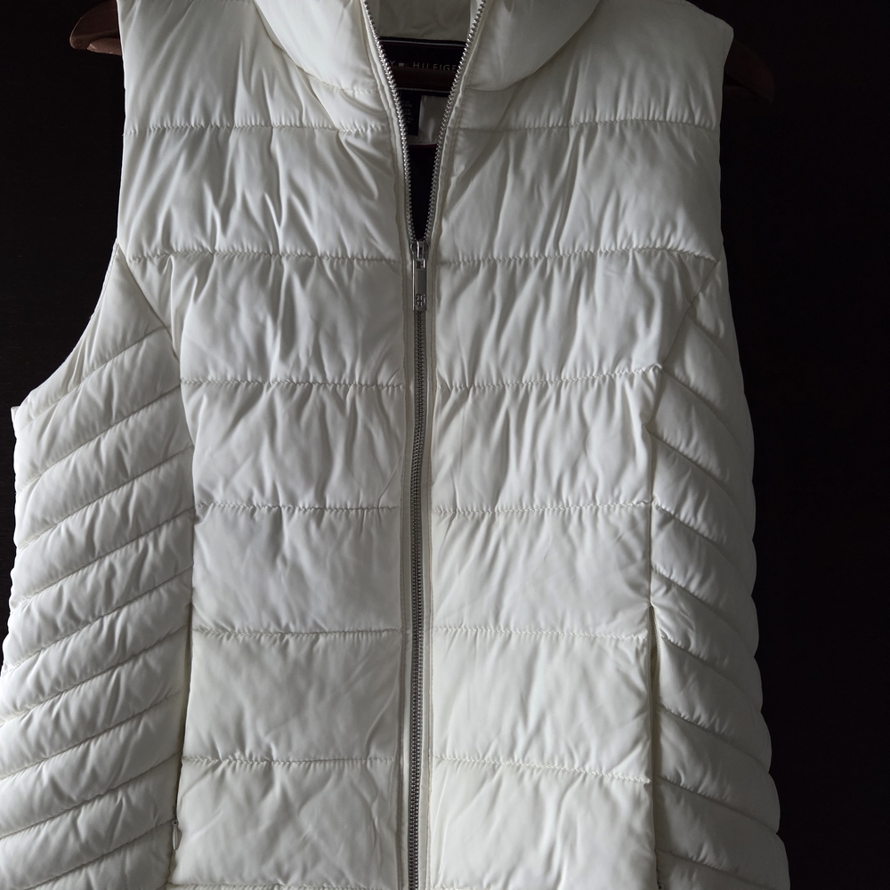 NWOT-Women's White Puffer Vest